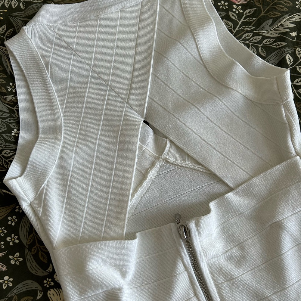 Guess Elegant White Sleeveless Bandage Dress - Picture 3 of 5
